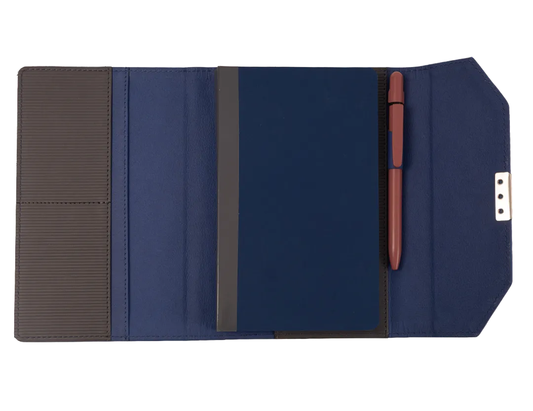 Libreta-cuero-cierre-imantado-azul-3